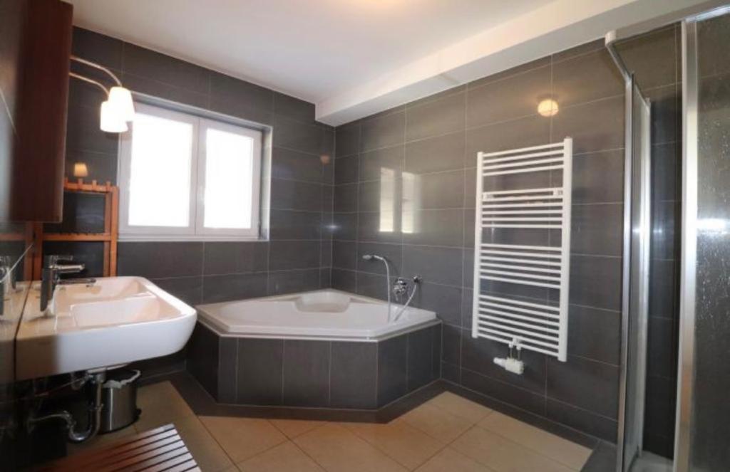 Alm'A Residence بريكسن ام تاله المظهر الخارجي الصورة